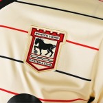 Camiseta de visitante de manga larga Ipswich Town 2026/27 para niño Camiseta de visitante de manga larga Ipswich Town 2026/27 para niño