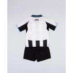 Conjunto Niño Newcastle United 2025/26 Local