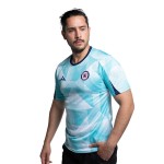 Camiseta Niño Cruz Azul Tercera Calentamiento 2025/26 – Turquesa/Blanco Camiseta Niño Cruz Azul Tercera Calentamiento 2025/26 – Turquesa/Blanco