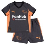 Conjunto visitante Derby County 2025/26 niño